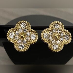 New Elegant sparkly crystal four leaf lucky clover stud earrings